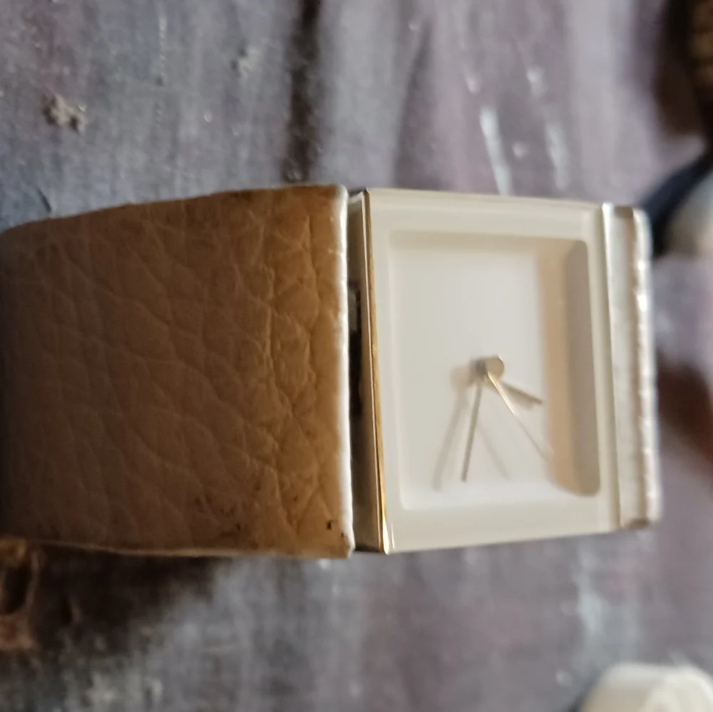 Lady's Phillipe Starck with Fossil Watch Co. White band - Picture 2 of 9